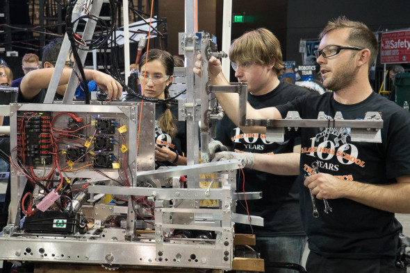 Globe TigeRobotics making some adjustments to their robot at Arizona West regional competition. 